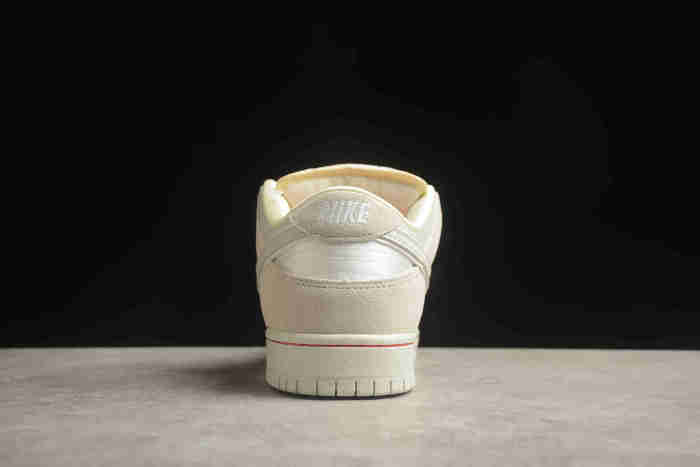 SB Dunk Low Valentine's Day Light Bone FZ5654-100