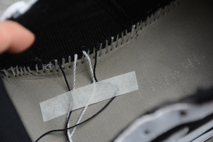 Air Jordan 1 Retro Mid Tuxedo Black White 554724-113