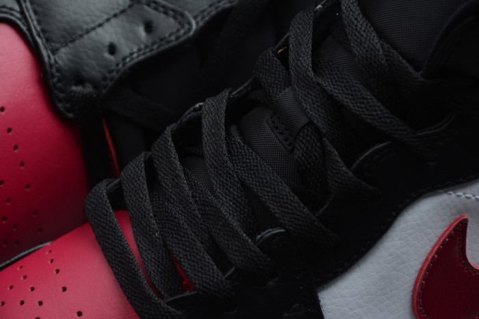 Air Jordan 1 Mid Bred Toe Black/Noble Red 554724-066