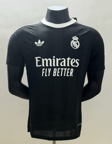 Real Madrid Goalkeeper Player Jersey 25/26