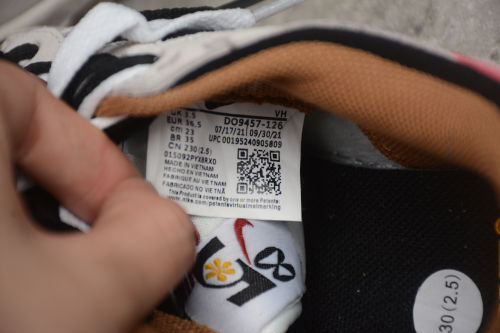 NK SB Dunk Low SE 85 DO9457-126