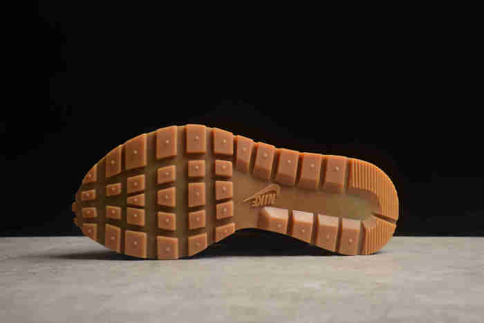 Sacai x Nike Vaporwaffle DD1875-700