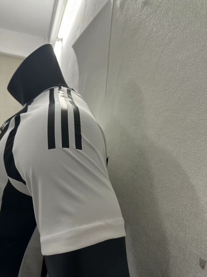 Juventus Home Player Jersey 24/25