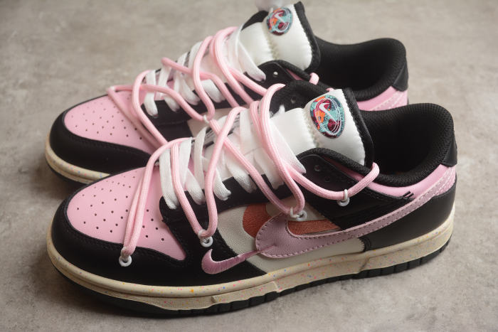 SB DUNK LOW MULTI-COLOR SWOOSH PINK FD4623 131