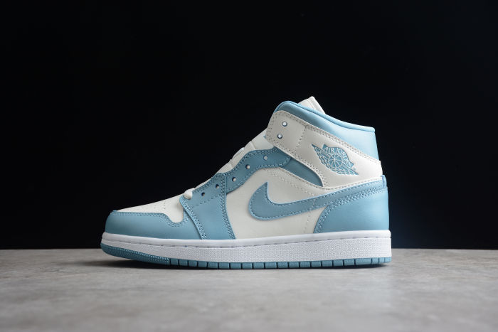Air Jordan 1 Mid SE “Unc”