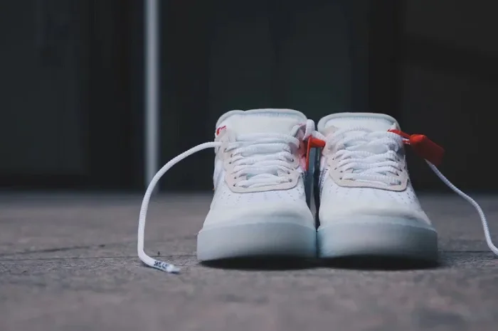 Off White x Air Force 1 Virgil Low White with Zip-Tie A04606-100