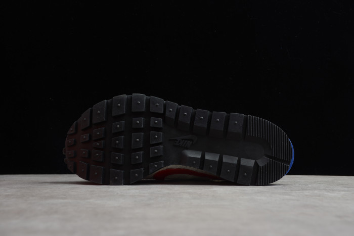 Nike x sacai Vaporwaffle 'Sail Sport Fuchsia' CV1363-100