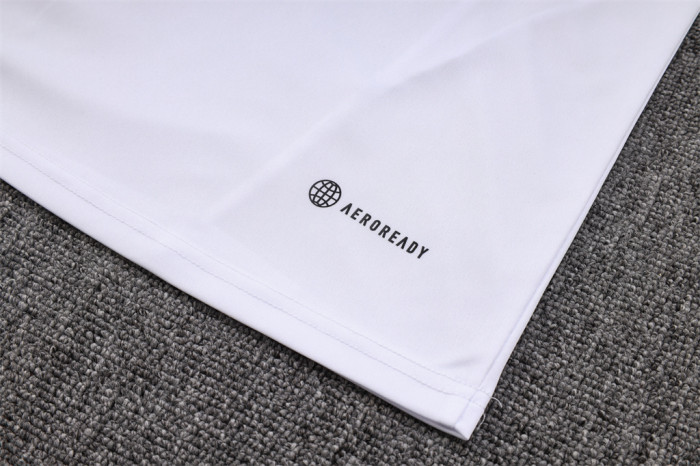 Juventus Training Jersey 23/24