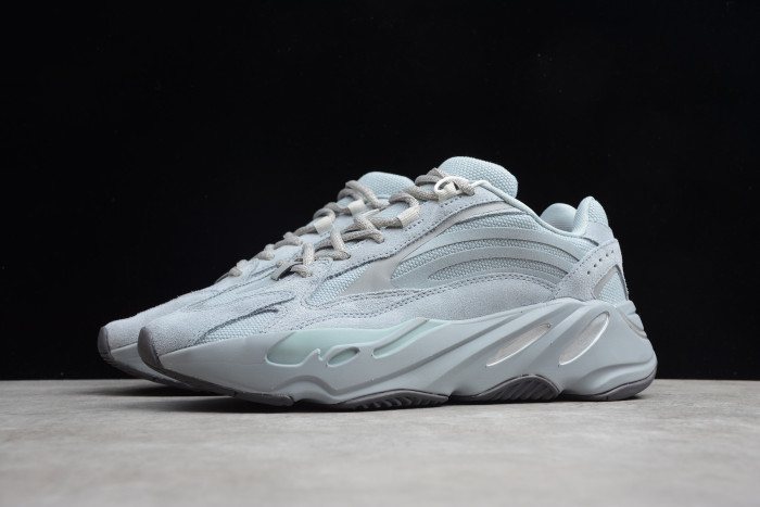 Yeezy Boost 700 V2“Hospital Blue” FV8429