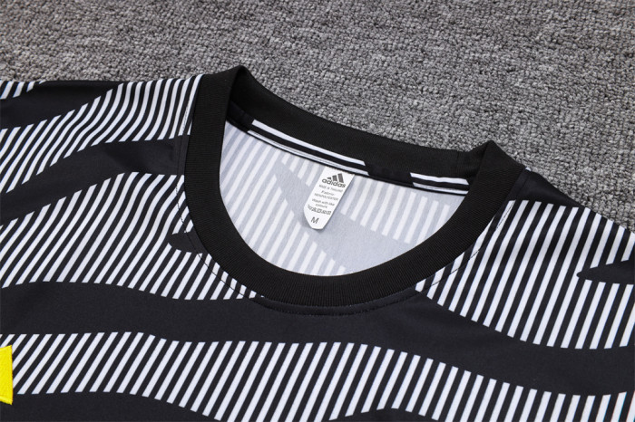 Juventus Training Jersey 23/24