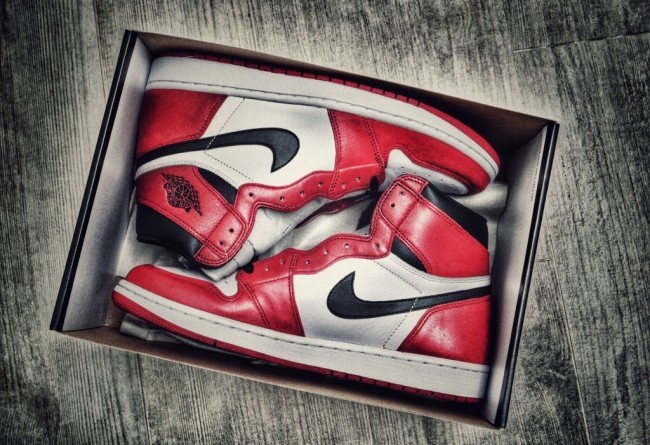 Air Jordan 1 Retro Hi OG Chicago 555088-101