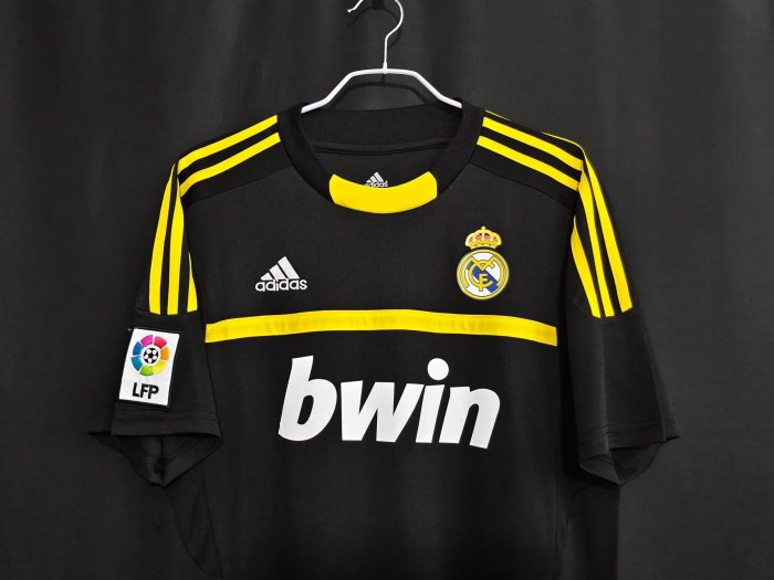 Real Madrid Retro Black Goalkeeper Jersey 2011/12