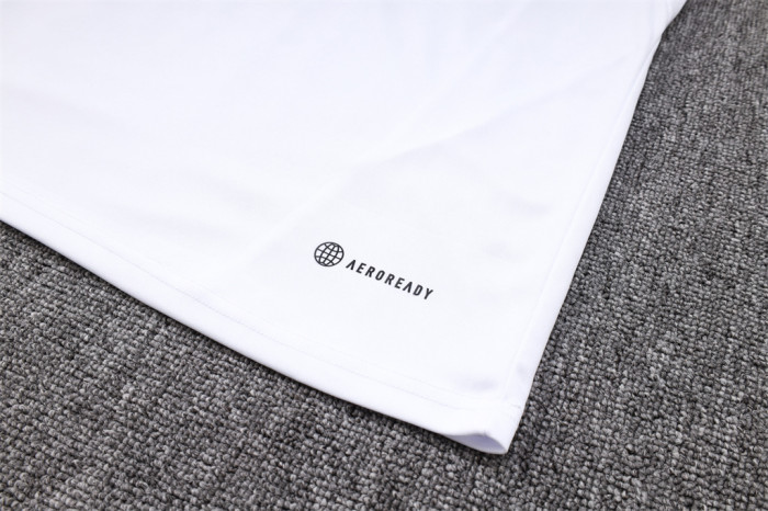 Juventus Training Jersey 23/24