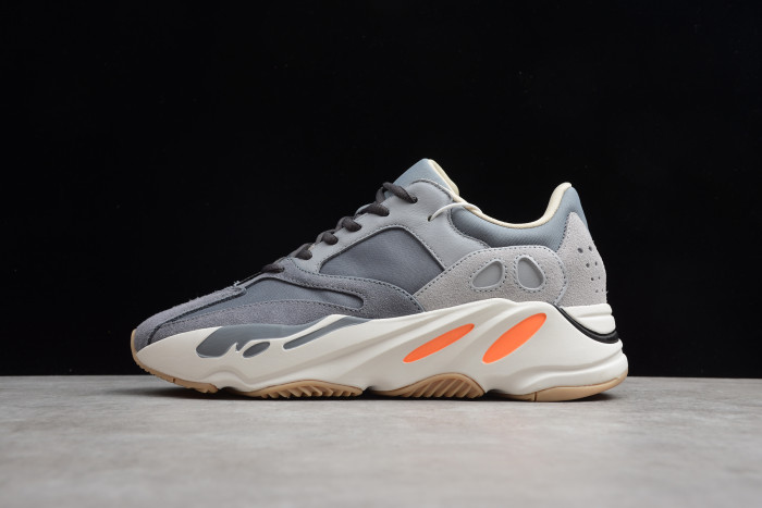 Yeezy Boost 700 Magnet FV9922
