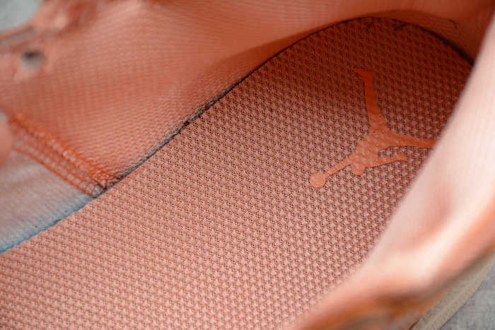 Air Jordan Wmns Air Jordan 1 Mid Apricot DH4270-800