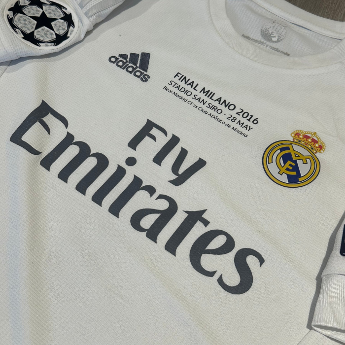 Real Madrid Home Retro Jersey 2015/16