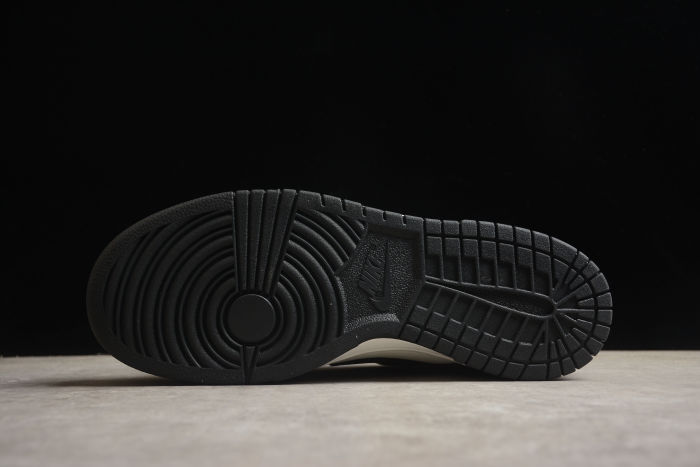 SB Dunk Low “Black Bat” FC1688 300