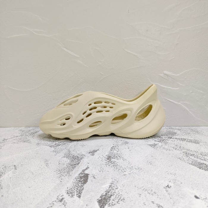 adidas Yeezy Foam Runner Sulfur GV6775