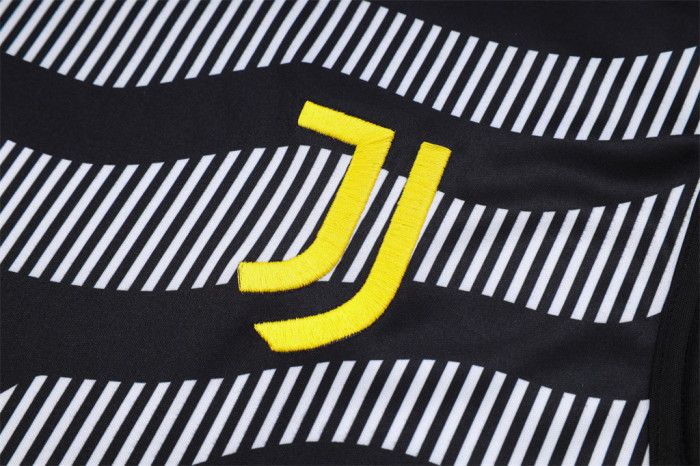 Juventus Training Jersey 23/24