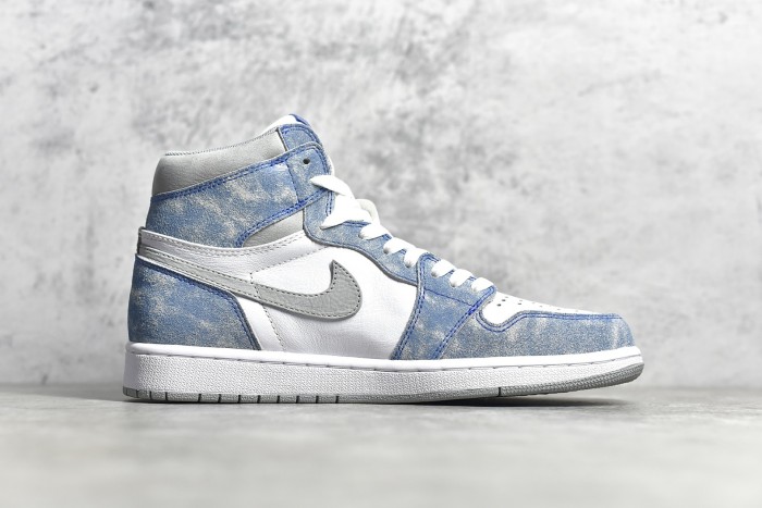Air Jordan 1 Retro High OG Hyper Royal Sneaker 555088-402
