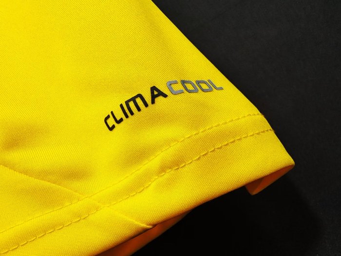 Real Madrid Retro Yellow Goalkeeper Jersey 2011/12