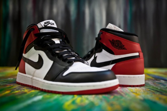 Air Jordan 1 Retro High OG Black Toe 555088-125