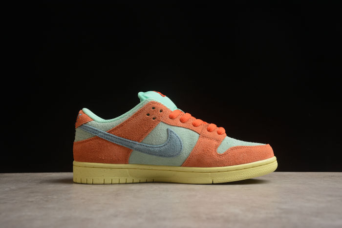 SB Dunk Low Pro PRM Orange and Emerald Rise DV5429-800