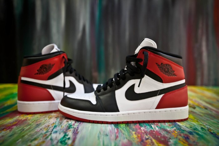 Air Jordan 1 Retro High OG Black Toe 555088-125