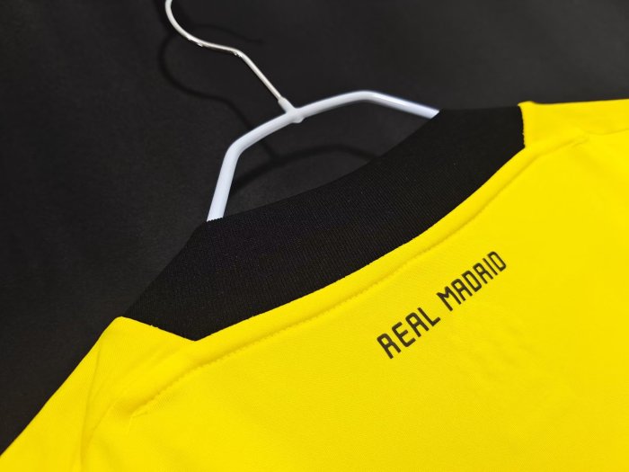 Real Madrid Retro Yellow Goalkeeper Jersey 2011/12