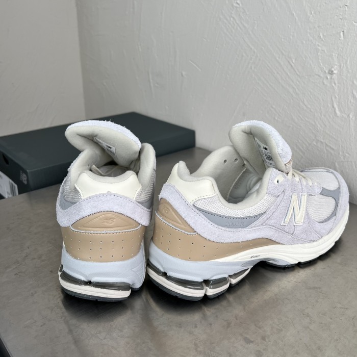New Balance 2002R - Light Grey / M2002RSA