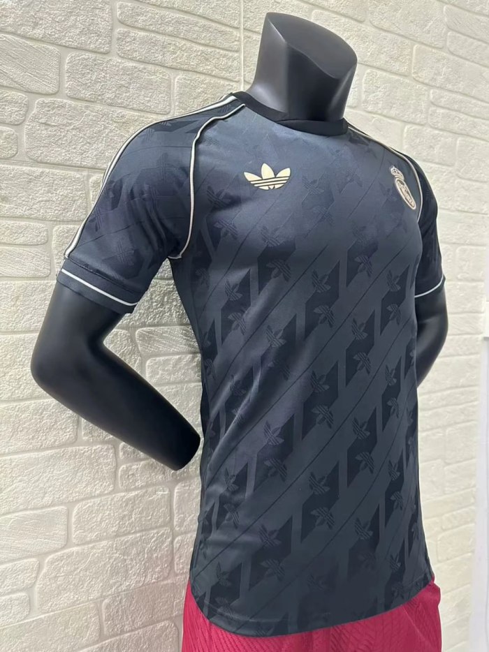 Real Madrid Training Player Jersey 24/25