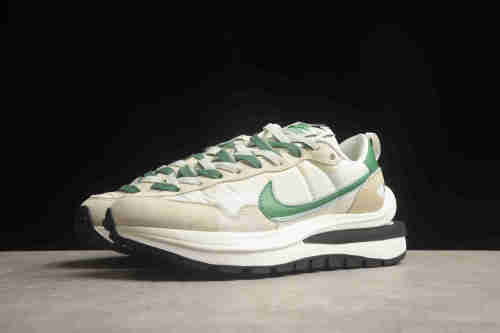 Sacai x Nike VaporWaffle 3.0 DD1875-102