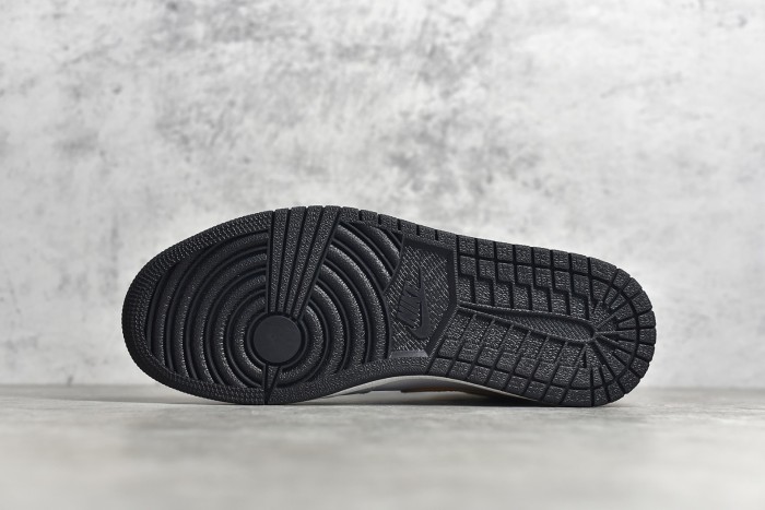 Air Jordan 1 Mid“ University Gold” 554724 170