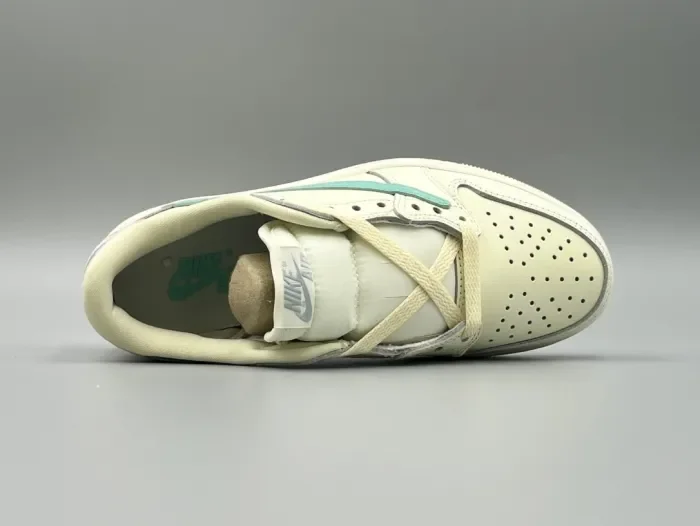 Travis Scott x Air Jordan 1 Beige