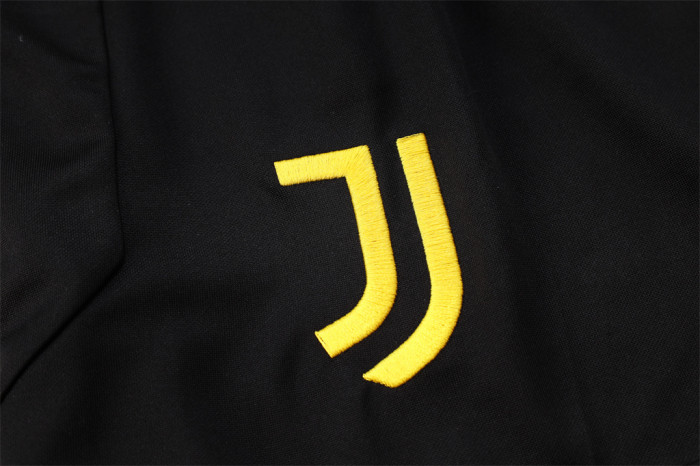 Juventus Training Jersey 23/24