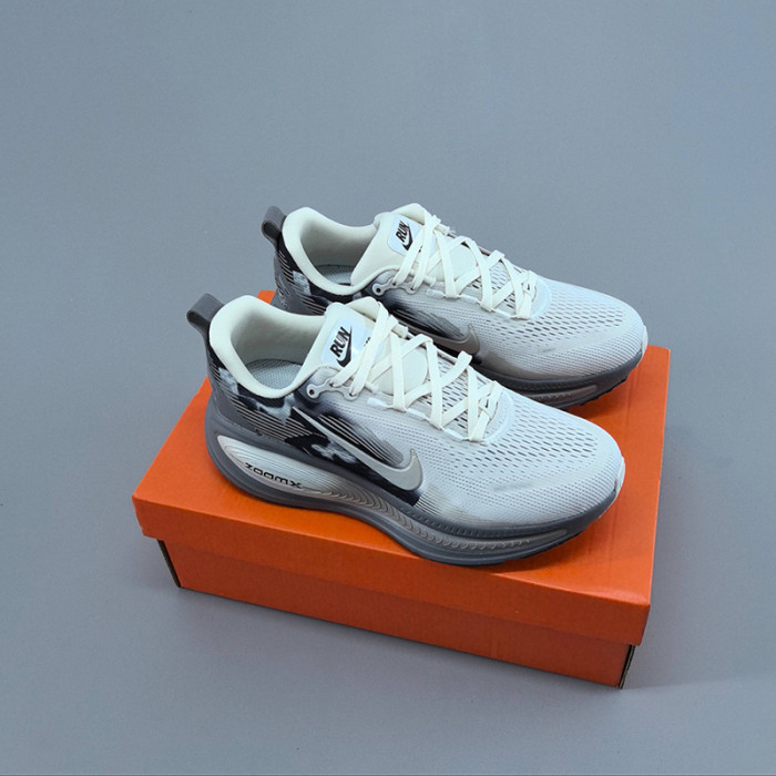 Nike Vomero 18 GTX Men's Road Running Shoes