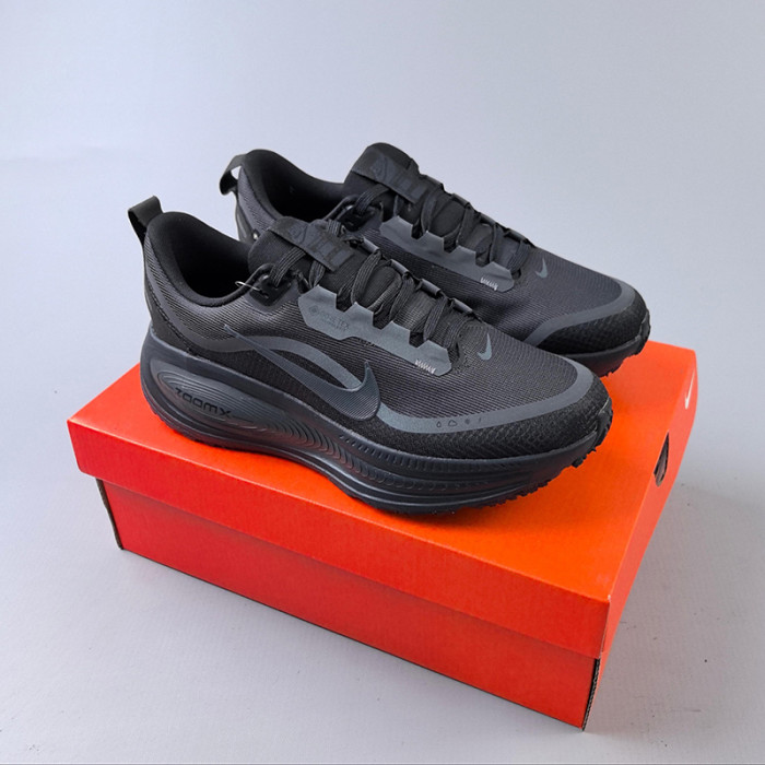 Nike Vomero 18 GTX Men's Road Running Shoes