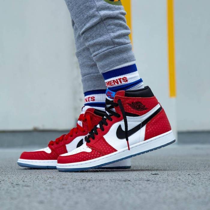 Air Jordan 1 Retro High Spider Man Origin Story 555088-602