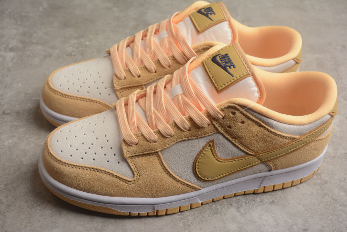 SB Dunk Low Gold Suede DV7411 200