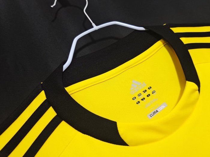 Real Madrid Retro Yellow Goalkeeper Jersey 2011/12