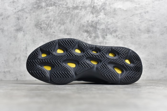 Yeezy Boost 700 V3 Black H67799