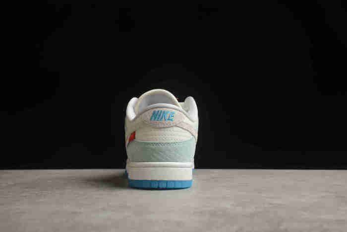 SB Dunk Low LX 'Year of the Dragon' FZ5065‑111