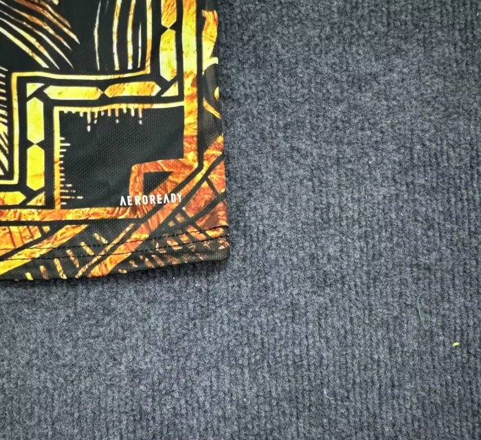 Real Madrid Golden Lion Man Jersey 25/26