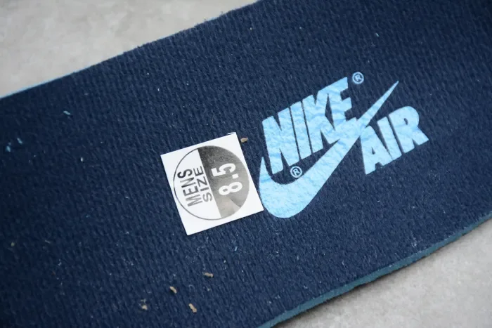 Air Jordan 1 Retro High OG Obsidian UNC 555088-140