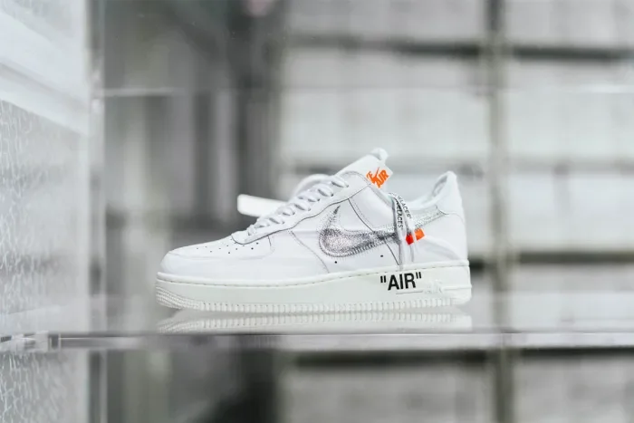 Conplex Con Off-White x MoMa x Air Force 1'07 Virgil White with Zip-Tie AV5210-100