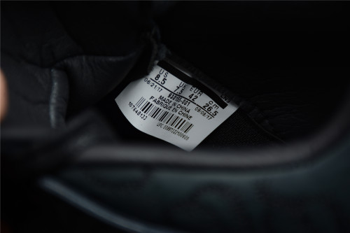 Air Jordan 4 Retro x KAWS Black 2017 (930155-001)