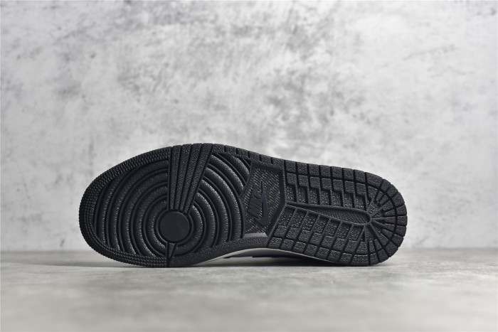 Jordan 1 Mid Light Smoke Grey