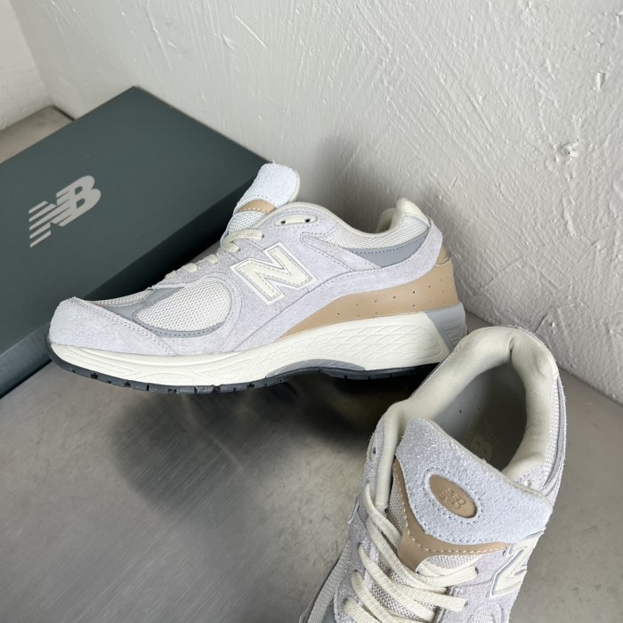 New Balance 2002R - Light Grey / M2002RSA