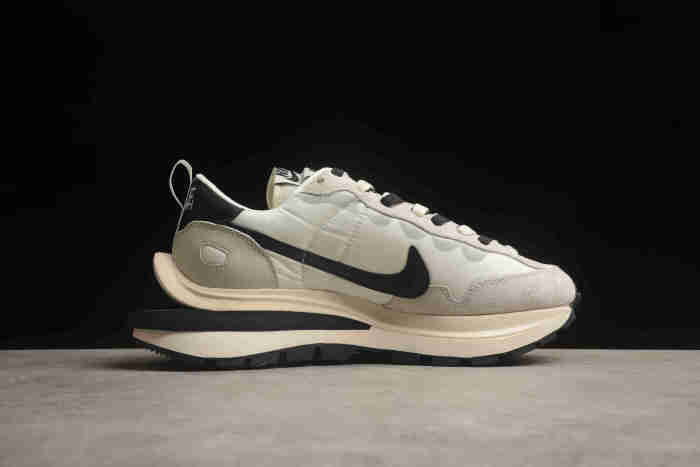 Sacai x Nike VaporWaffle 3.0Beige Black DD1875-101