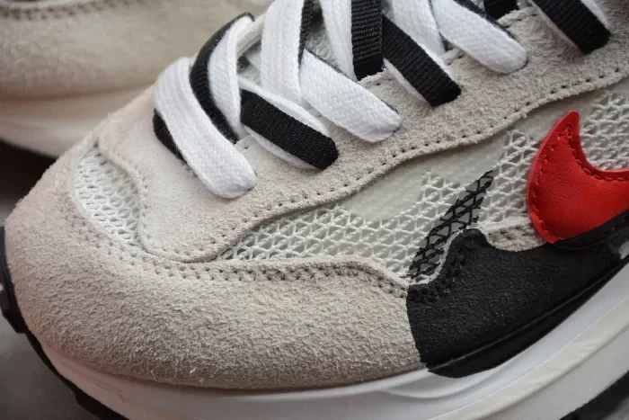 Nike x sacai Vaporwaffle 'Sail Sport Fuchsia' CV1363-100